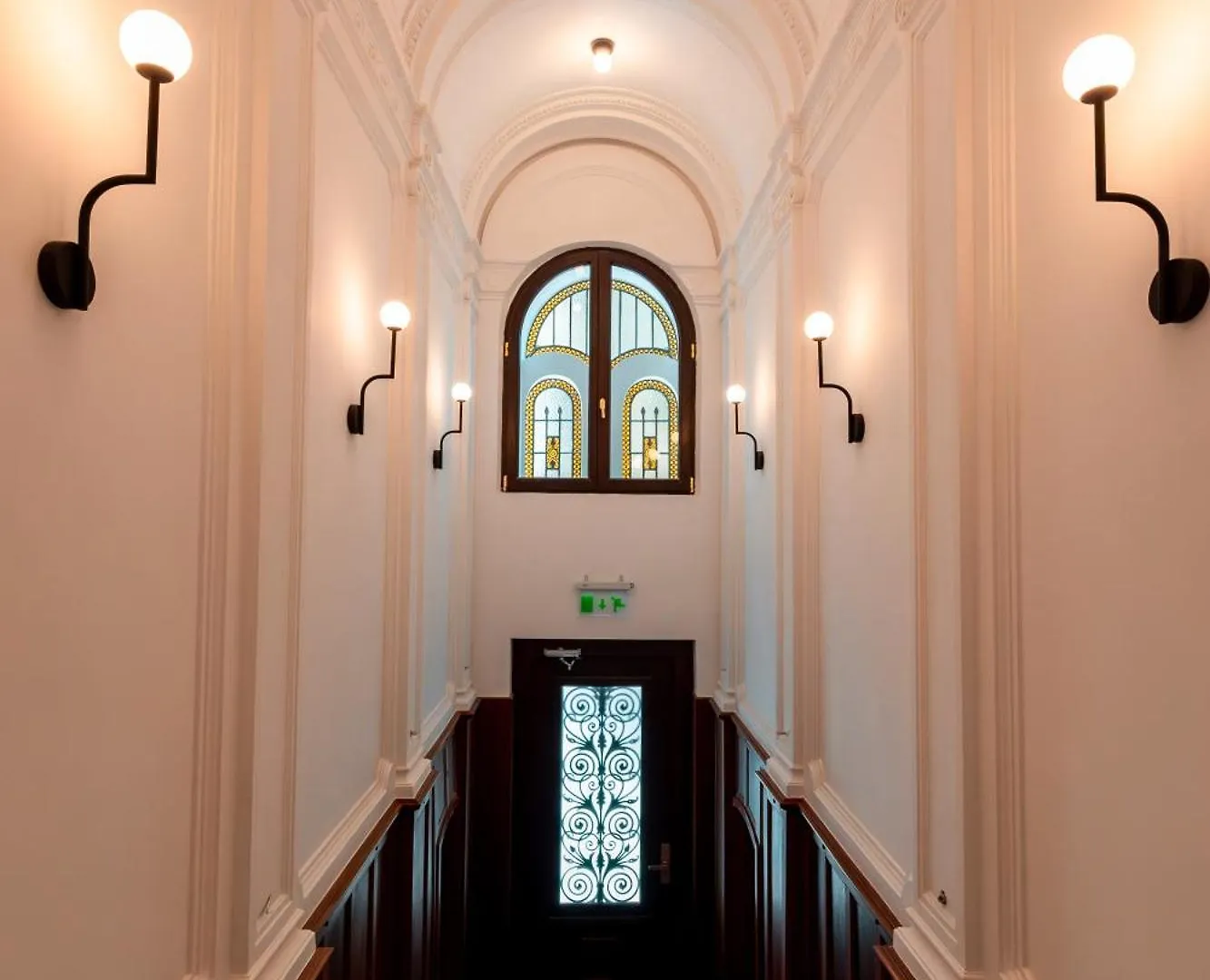 Ecletico Villa Bucharest 4*,