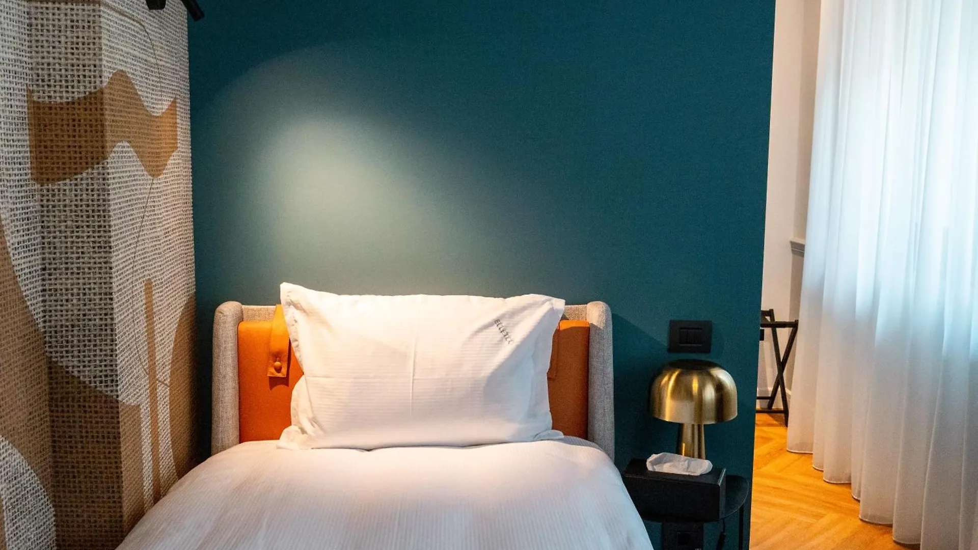 Ecletico Villa Bucarest 4*,