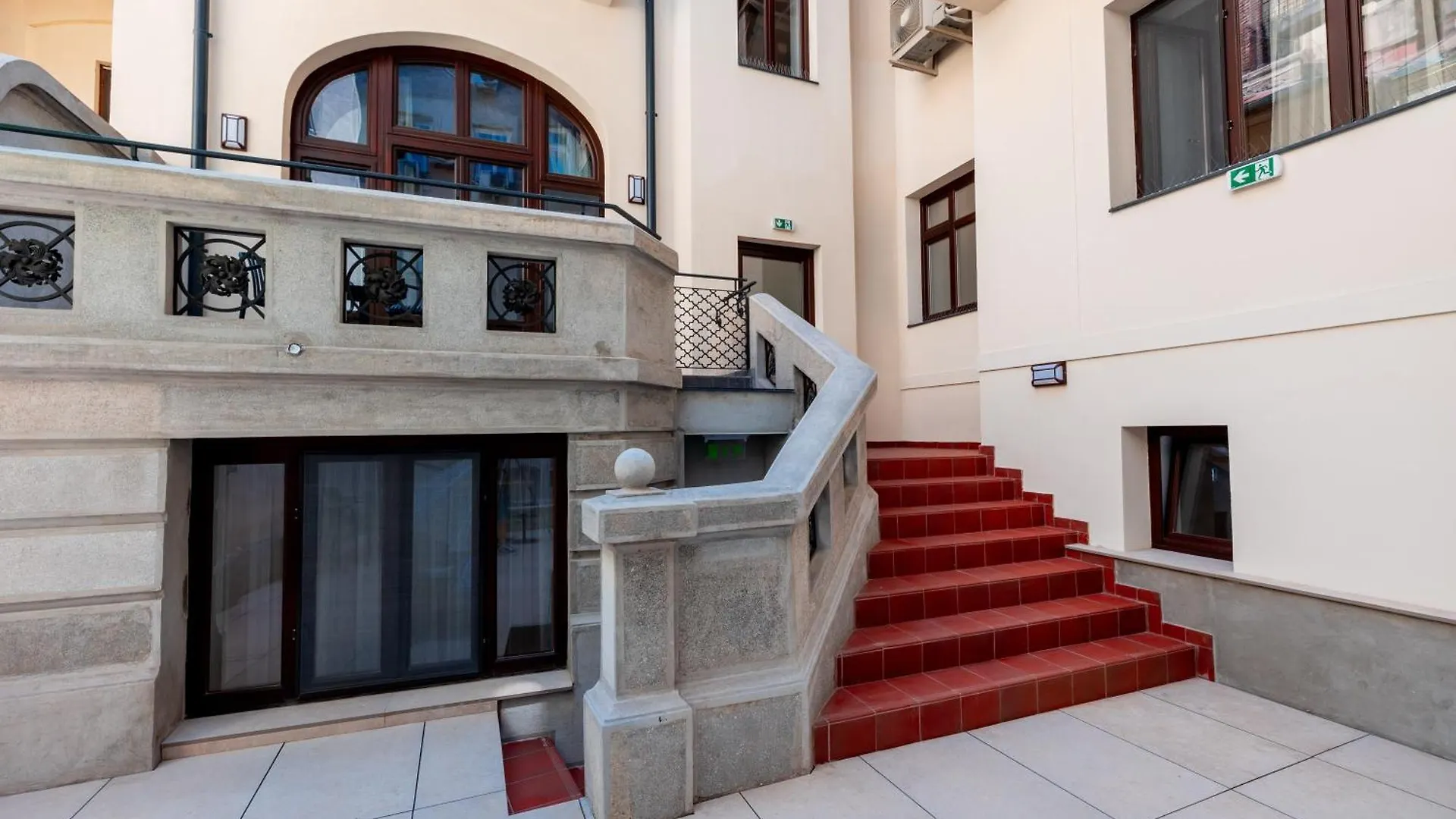 Ecletico Villa Bucarest 4*,