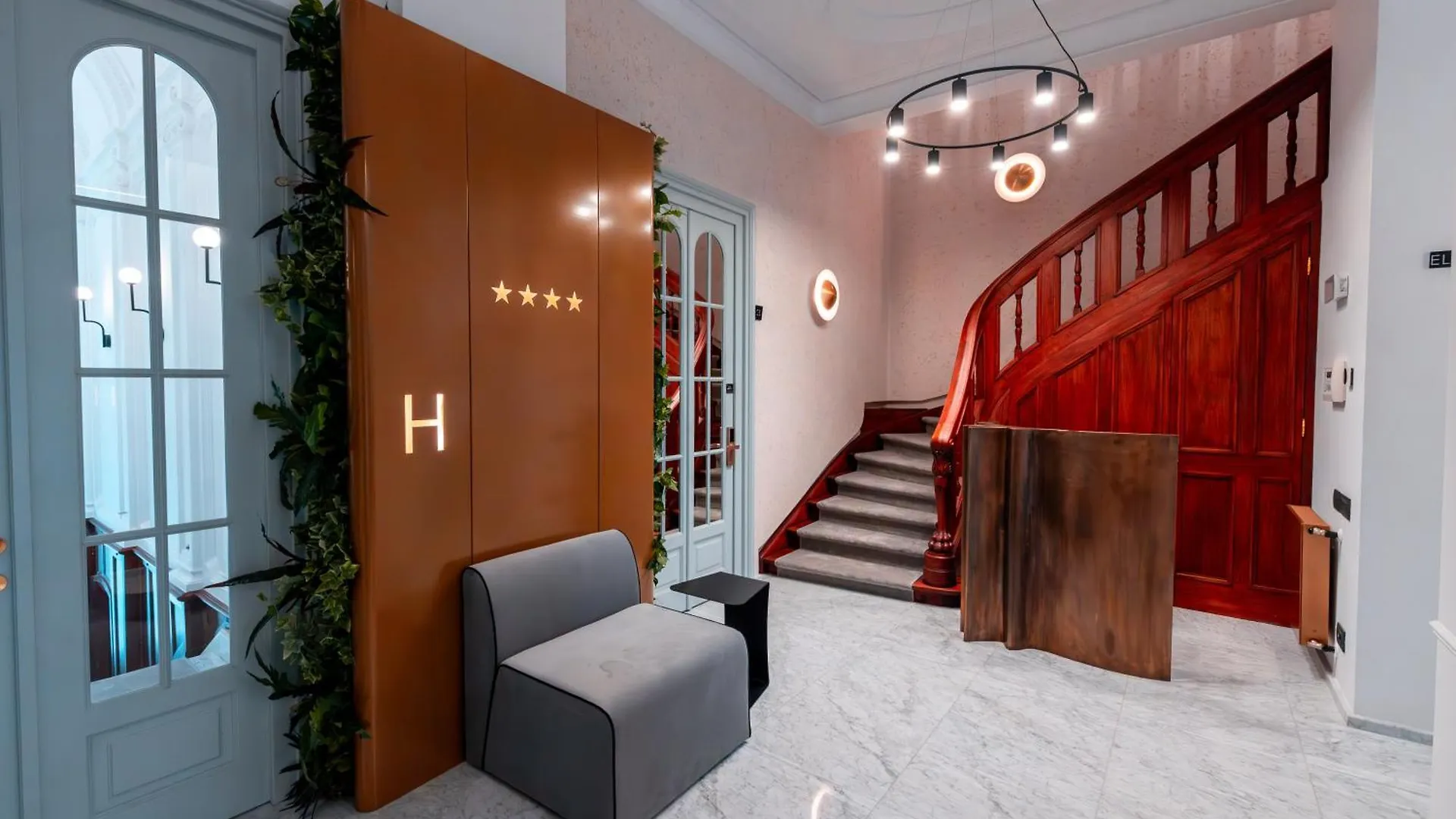 Ecletico Villa Bucarest 4*,