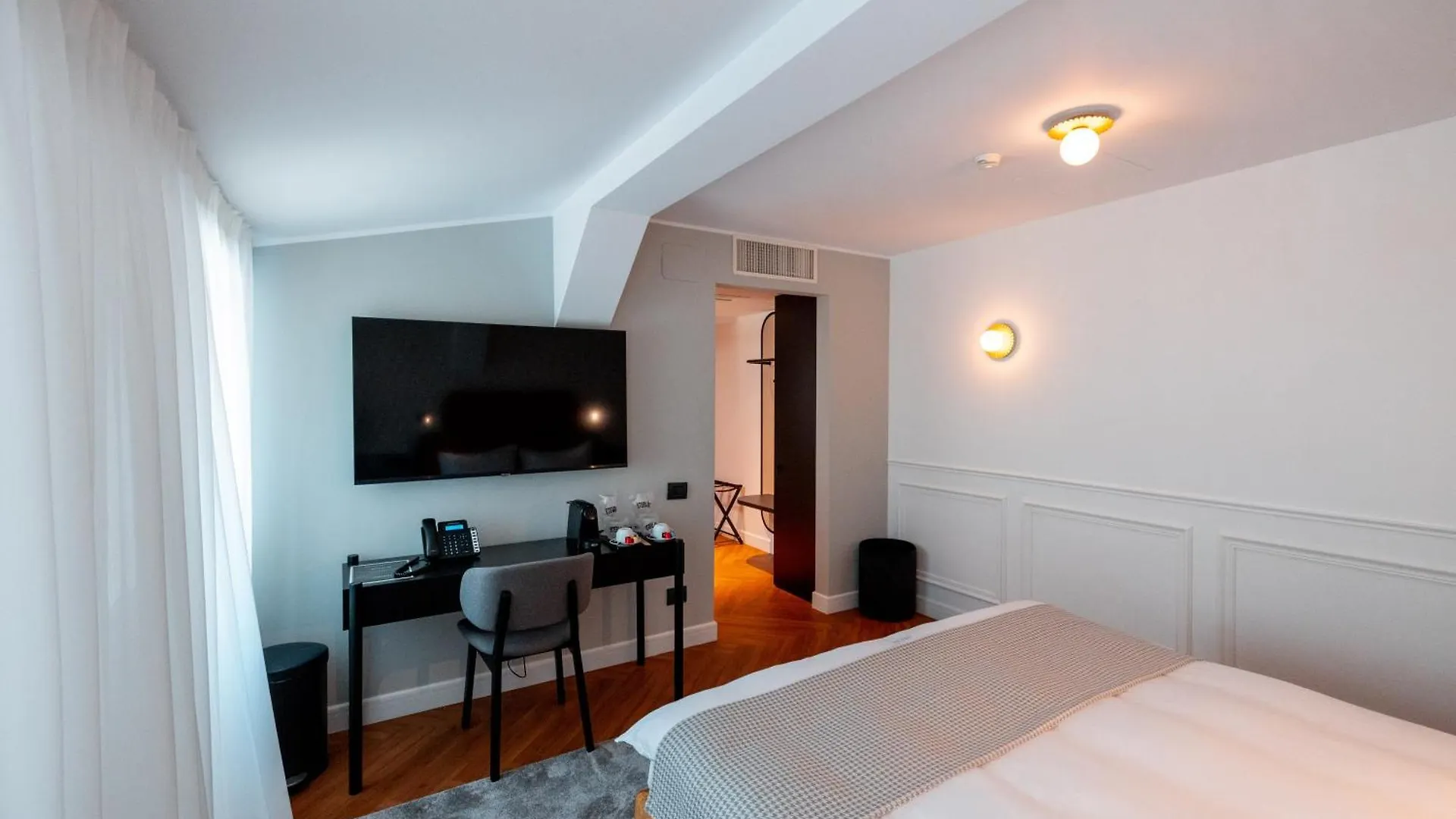 Ecletico Villa Bucarest 4*,