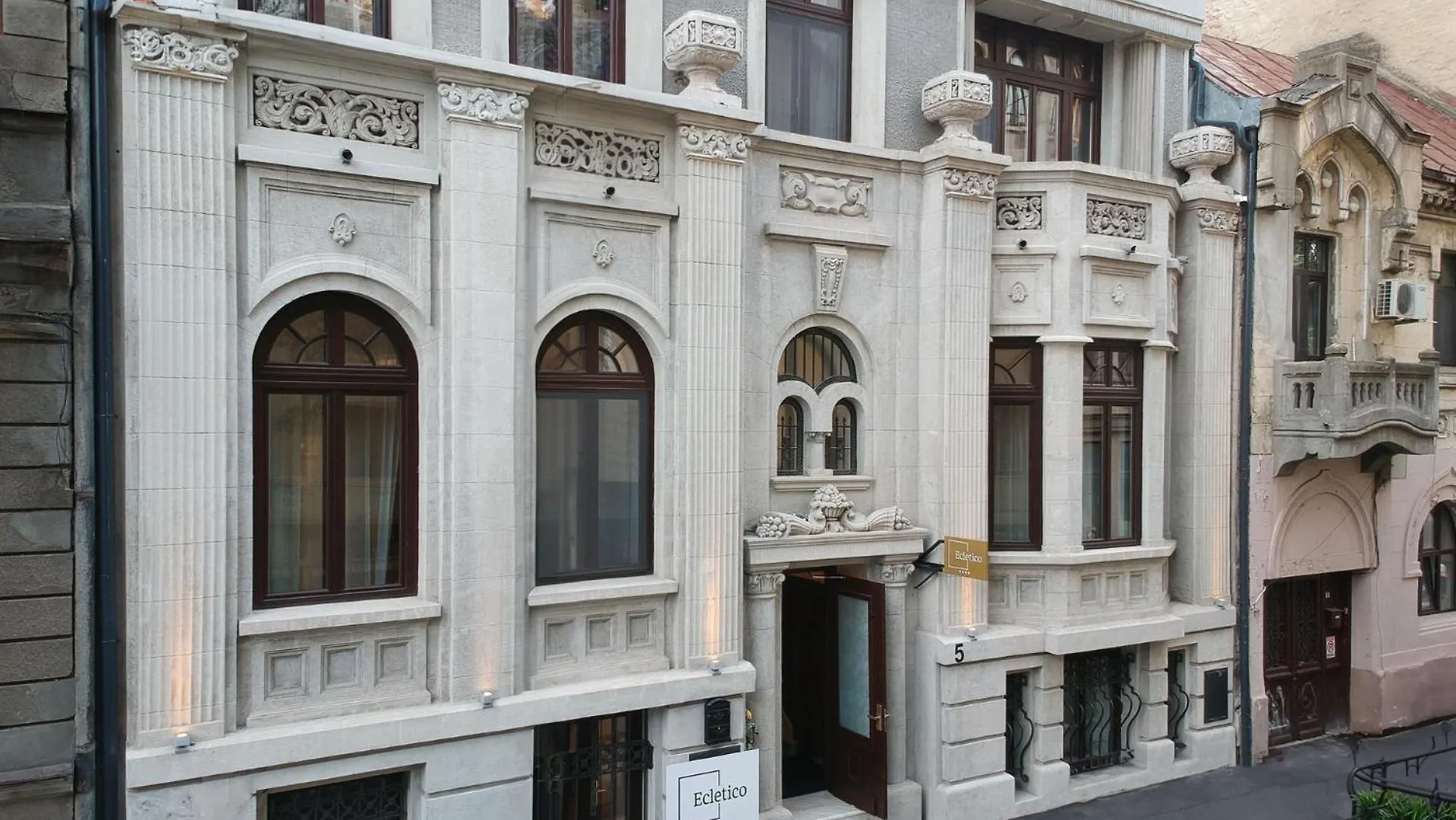 Ecletico Villa Bucharest